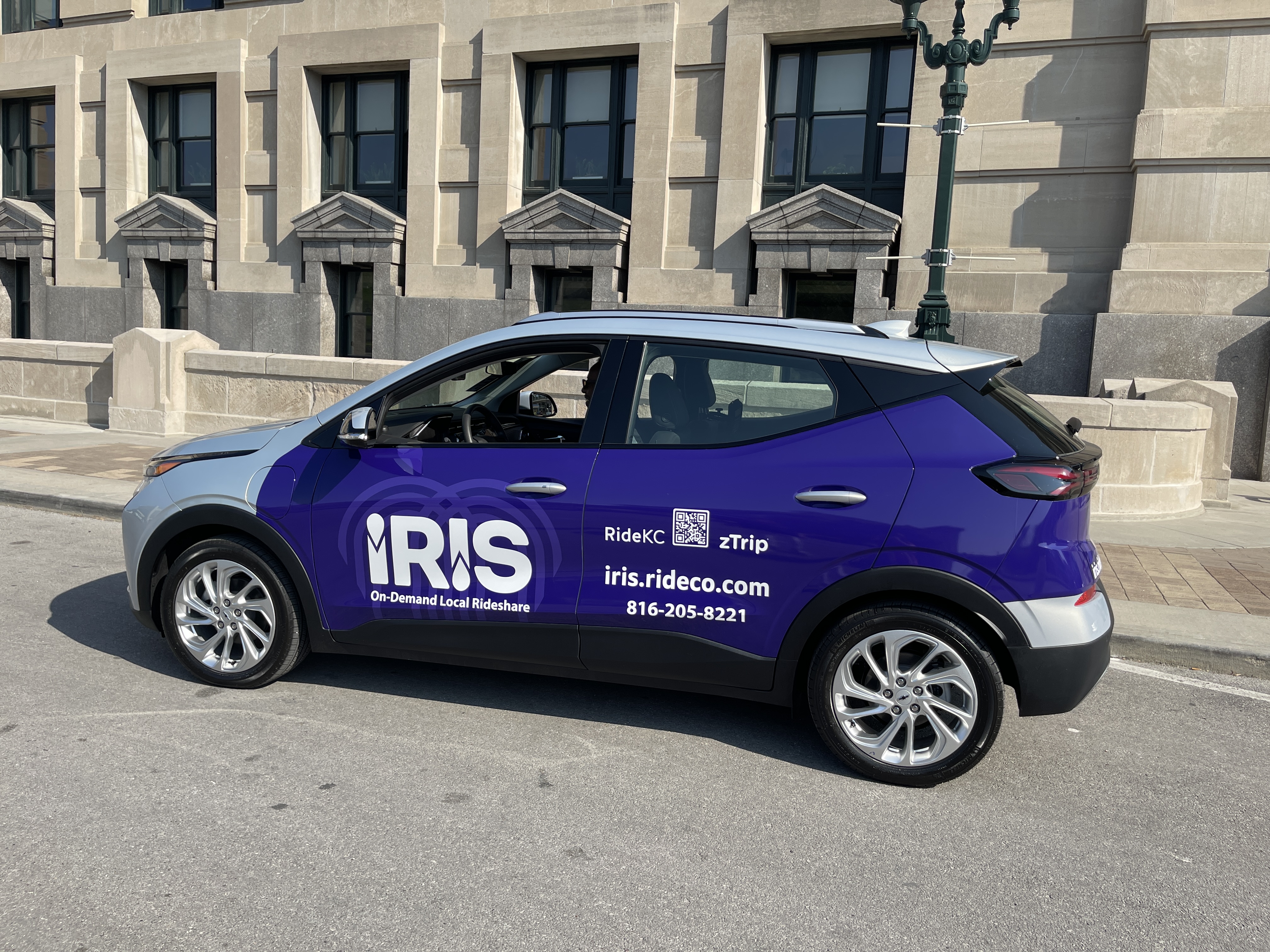 Iris transport vehicle
