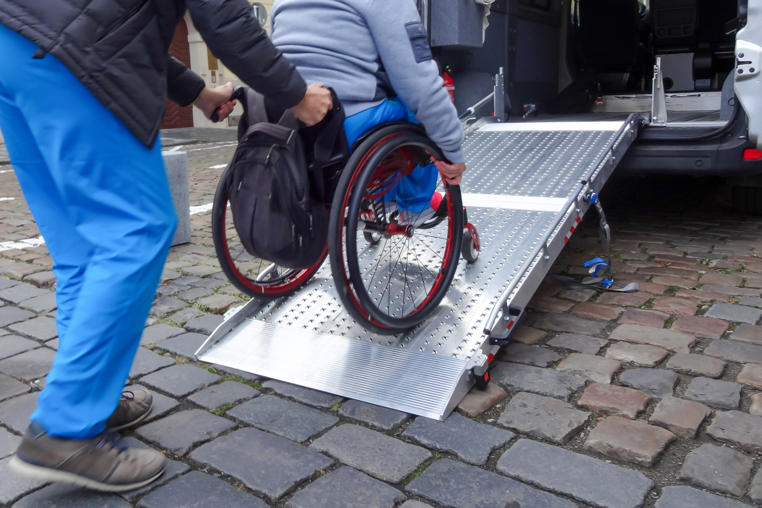 Wheelchair boarding vehicle 