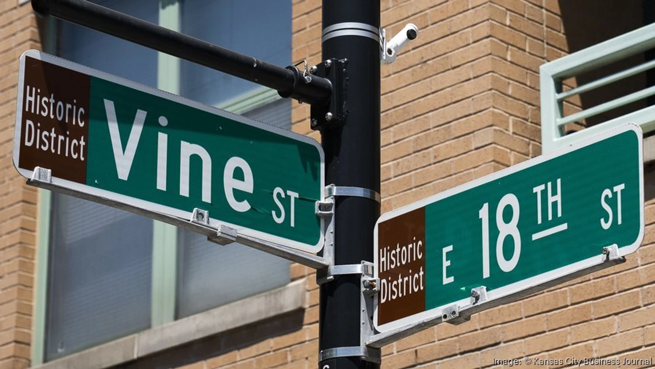 Vine and 18th street signs